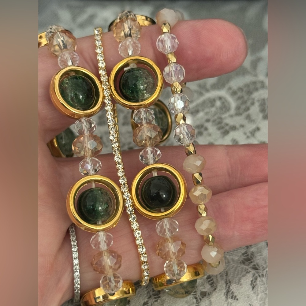 Elegant Gold and Green Beaded Bracelet Set(4)
